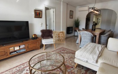 Precioso apartamento de planta baja con terraza grande.